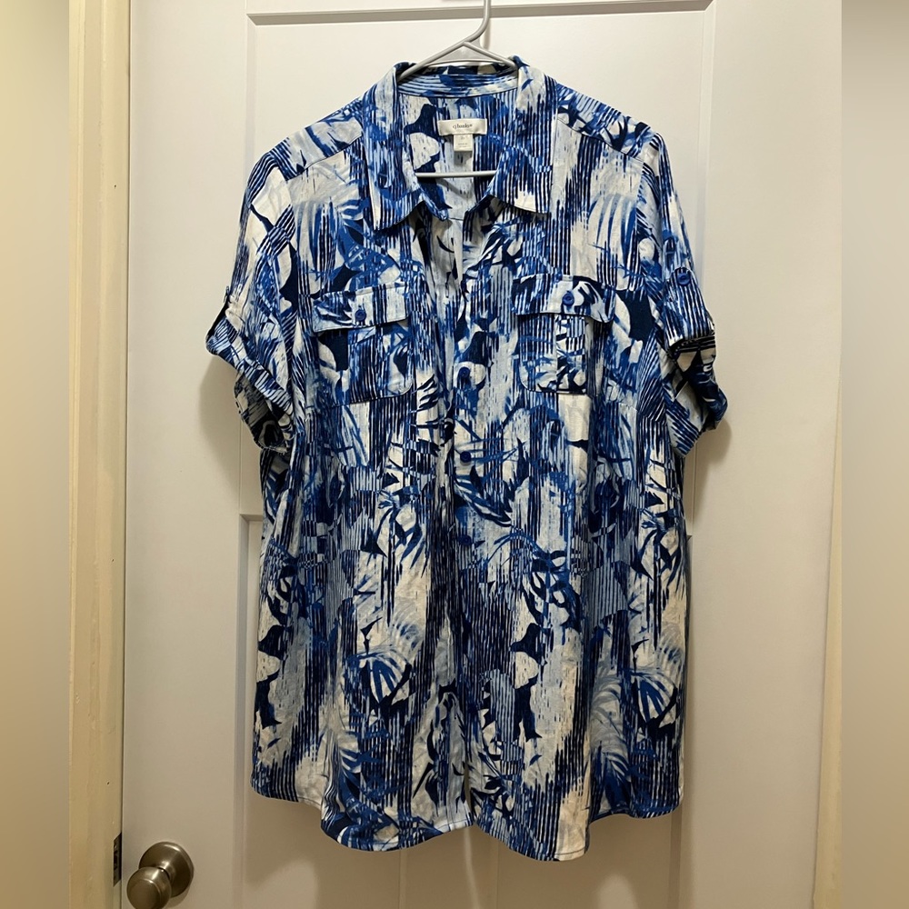 CJ Banks 2X blue tropical print short sleeve button up blouse